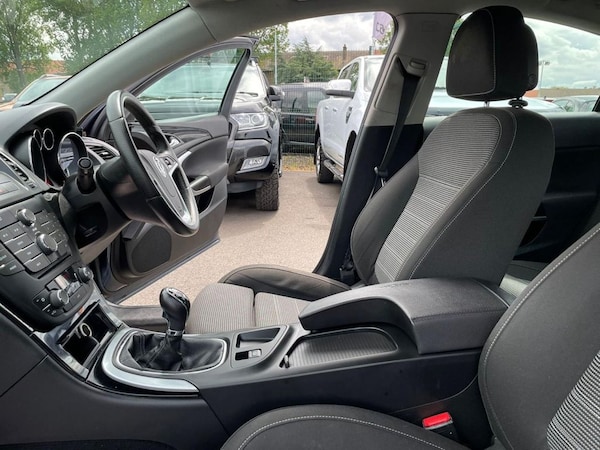 Used Vauxhall Insignia 2010 for sale - 69945775: Photo 32