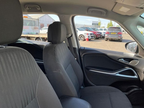 Used Vauxhall Zafira Tourer 2015 for sale - 66533517: Photo 19