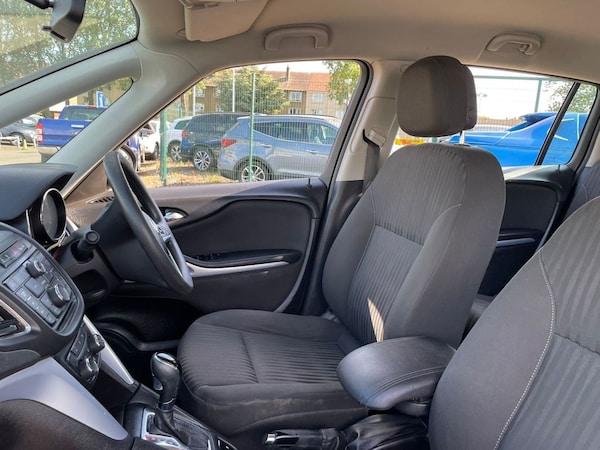 Used Vauxhall Zafira Tourer 2015 for sale - 66533517: Photo 34
