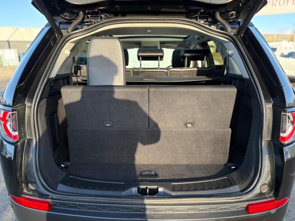 Used Land Rover Discovery 3 2020 for sale - 76482371: Photo 24