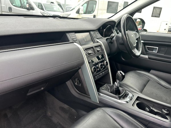 Used Land Rover Discovery Sport 2018 for sale - 68901824: Photo 31