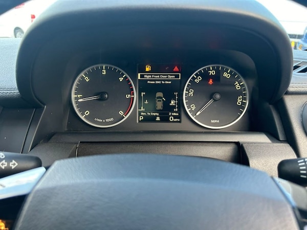 Used Land Rover Discovery 2015 for sale - 69549346: Photo 15