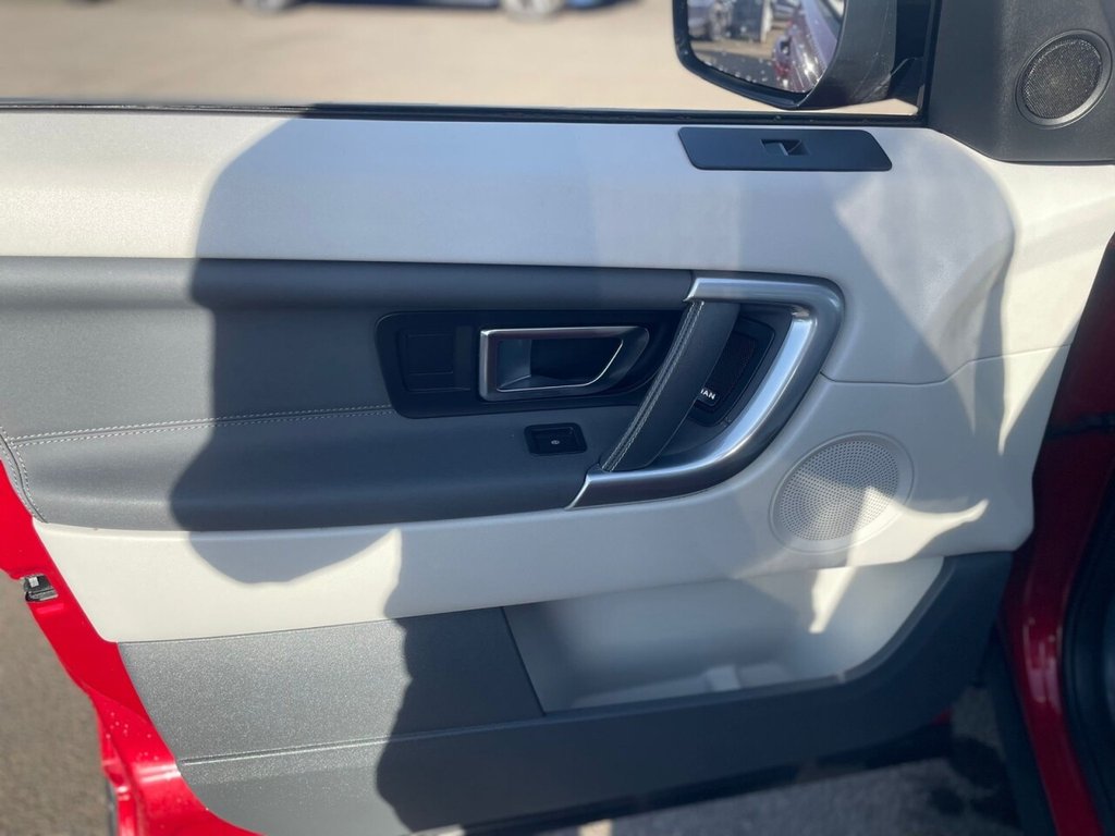 Used Land Rover Discovery 2018 for sale - 69793793: Photo 30