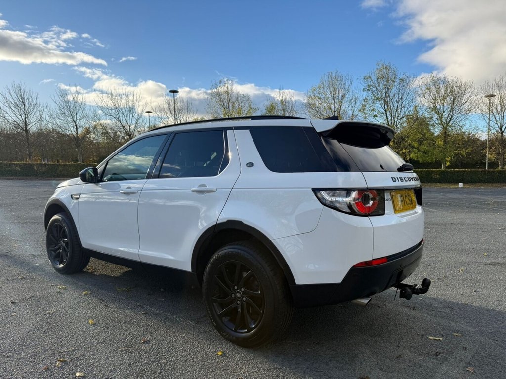 Used Land Rover Discovery Sport 2017 for sale - 76323377: Photo 4