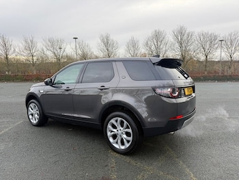Used Land Rover Discovery Sport 2017 for sale - 76048015: Photo