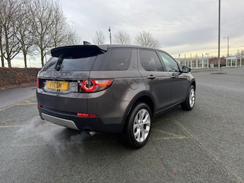 Used Land Rover Discovery Sport 2017 for sale - 76048015: Photo