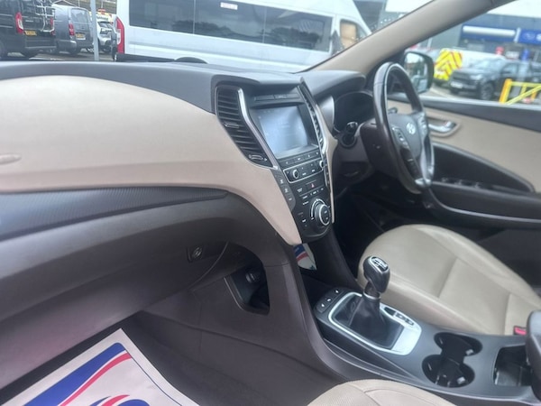 Used Hyundai Santa Fe 2017 for sale - 68341014: Photo 38
