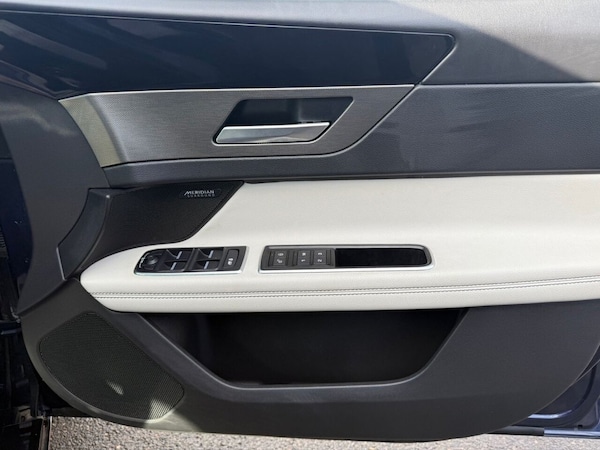 Used Jaguar XF 2016 for sale - 72323411: Photo 16