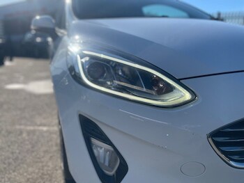 Used Ford Fiesta 2017 for sale - 77780804: Photo