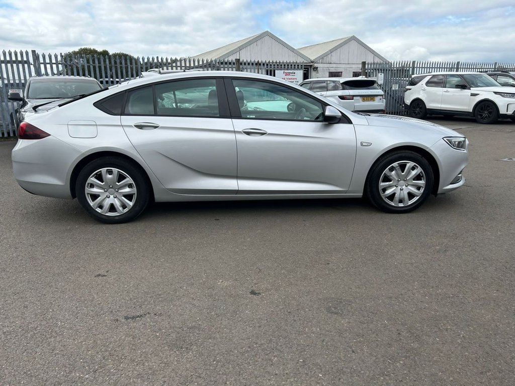 Used Vauxhall Insignia 2018 for sale - 77668759: Photo 5