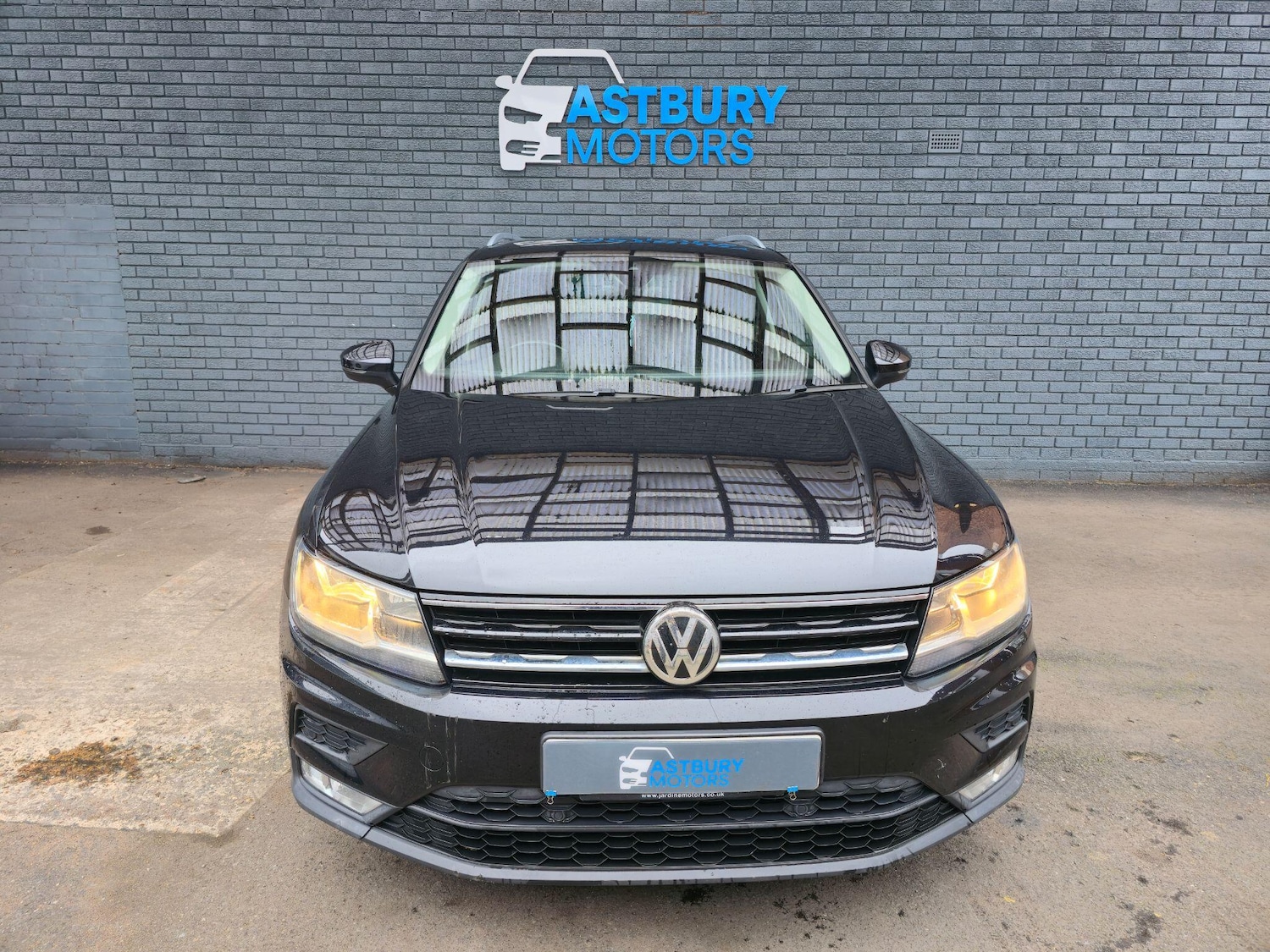 Used Volkswagen Tiguan 2017 for sale - 77854294: Photo 2