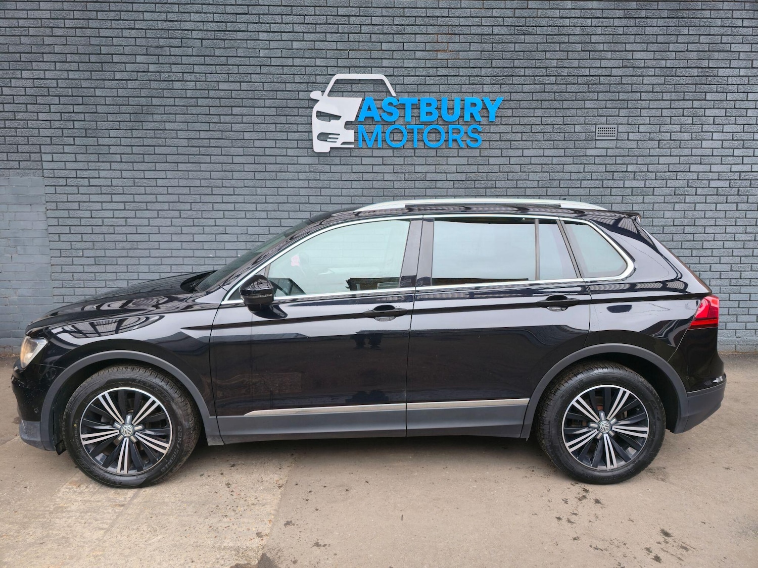 Used Volkswagen Tiguan 2017 for sale - 77854294: Photo 4