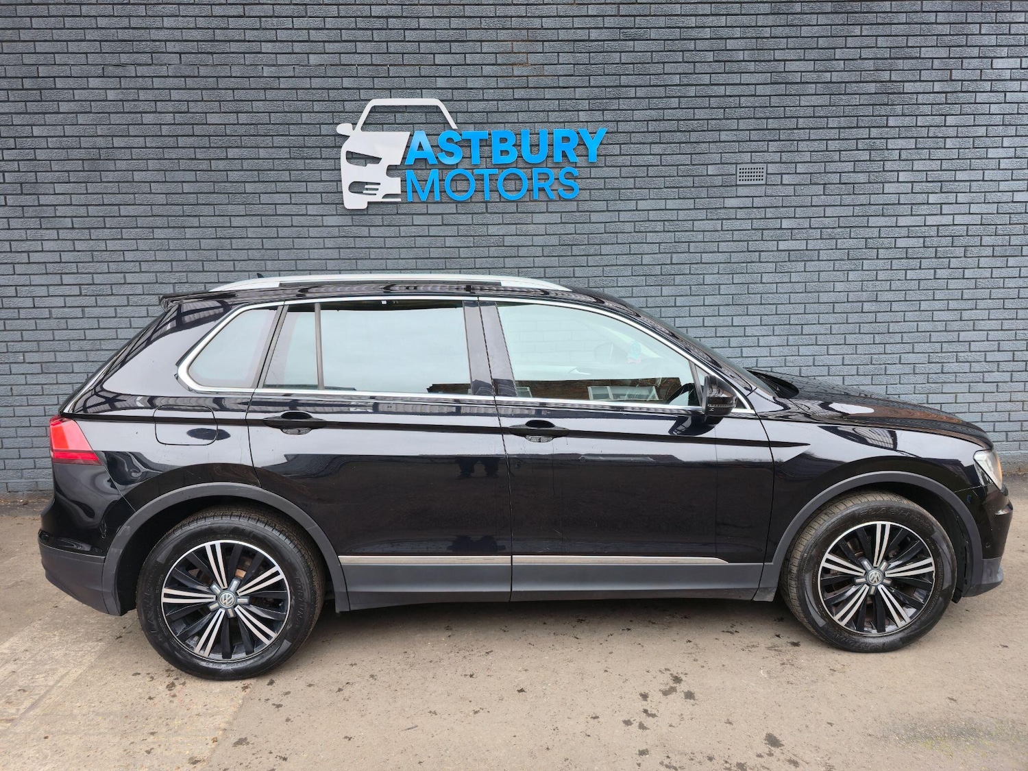 Used Volkswagen Tiguan 2017 for sale - 77854294: Photo 8