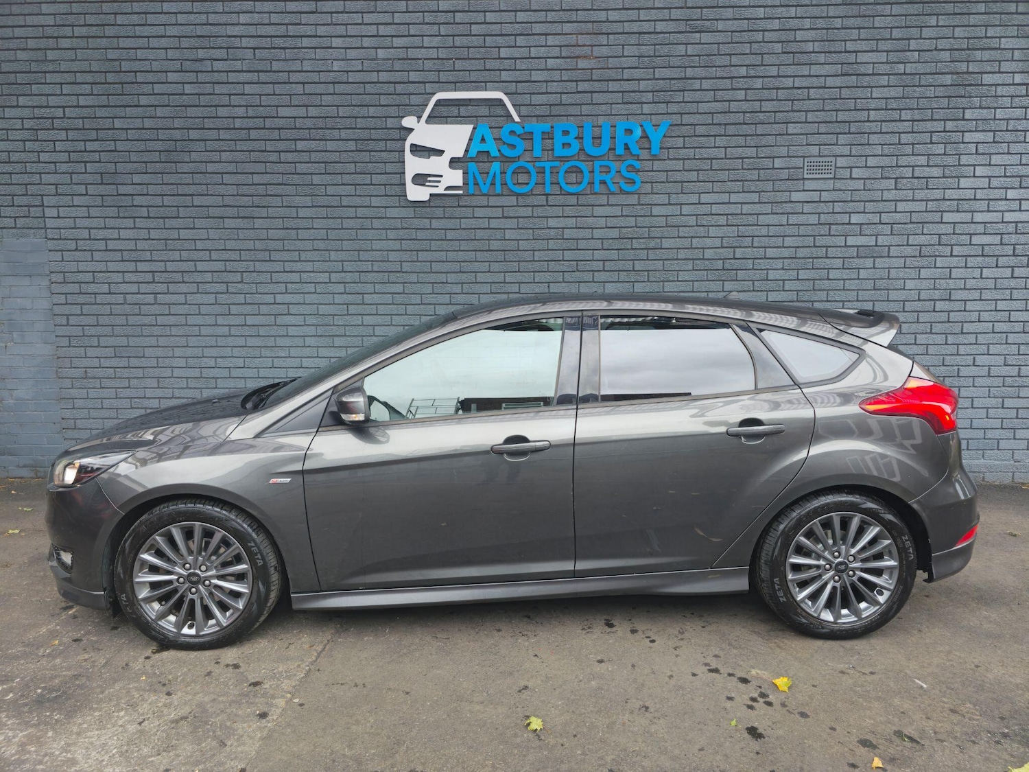 Used Ford Focus 2017 for sale - 76689416: Photo 4