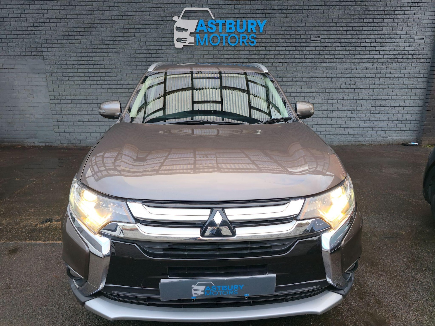 Used Mitsubishi Outlander 2017 for sale - 76942525: Photo 2