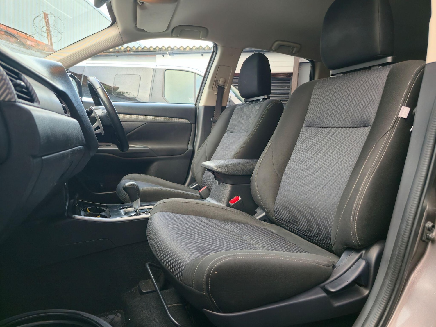 Used Mitsubishi Outlander 2017 for sale - 76942525: Photo 24