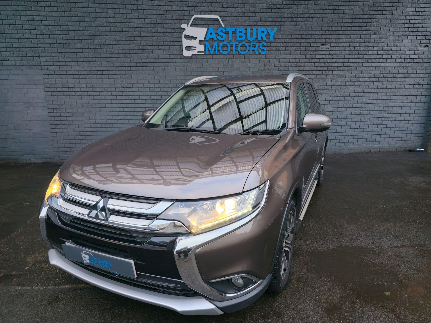 Used Mitsubishi Outlander 2017 for sale - 76942525: Photo 3