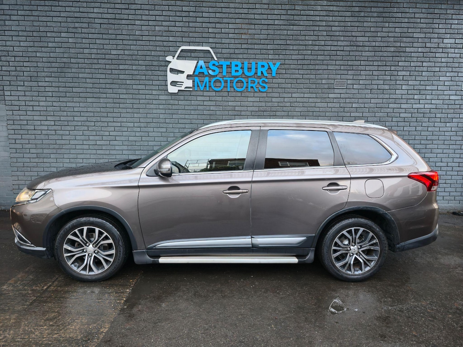 Used Mitsubishi Outlander 2017 for sale - 76942525: Photo 4