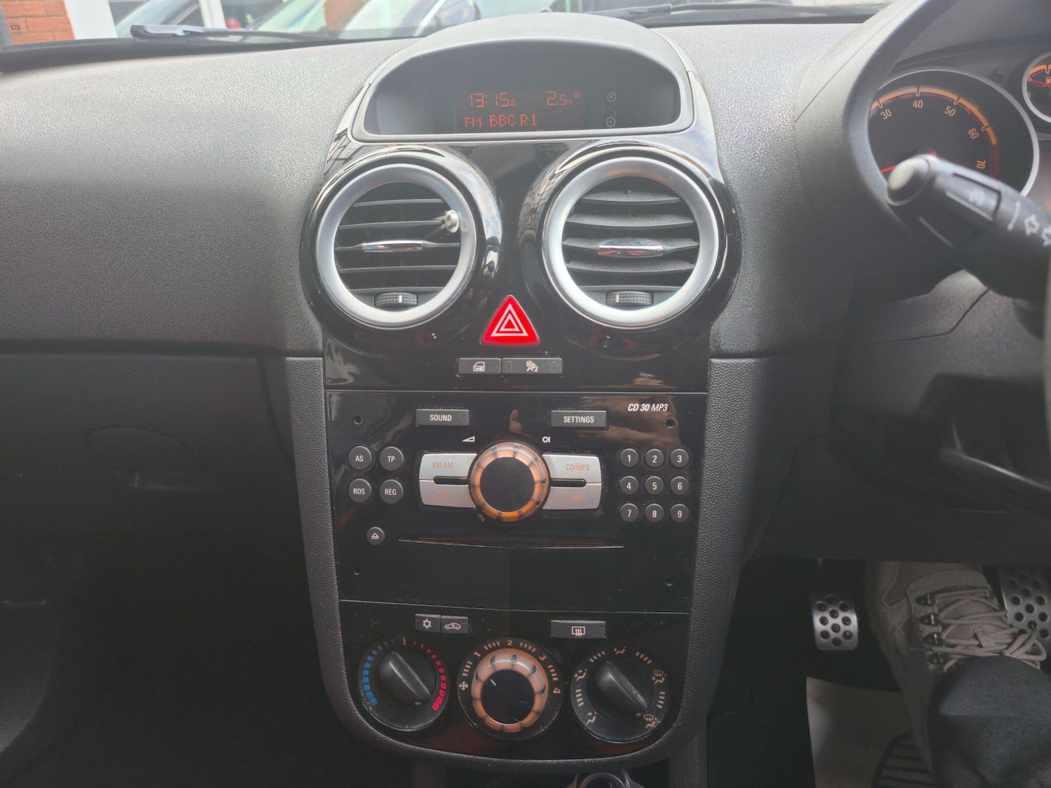 Used Vauxhall Corsa 2011 for sale - 76693737: Photo 18