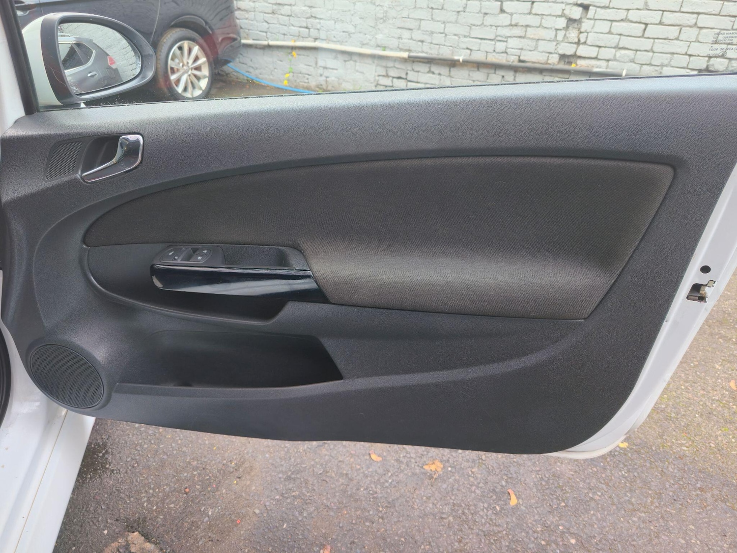 Used Vauxhall Corsa 2011 for sale - 76693737: Photo 24