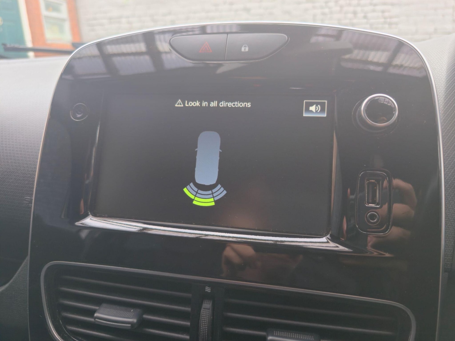 Used Renault Clio 2019 for sale - 76689405: Photo 16