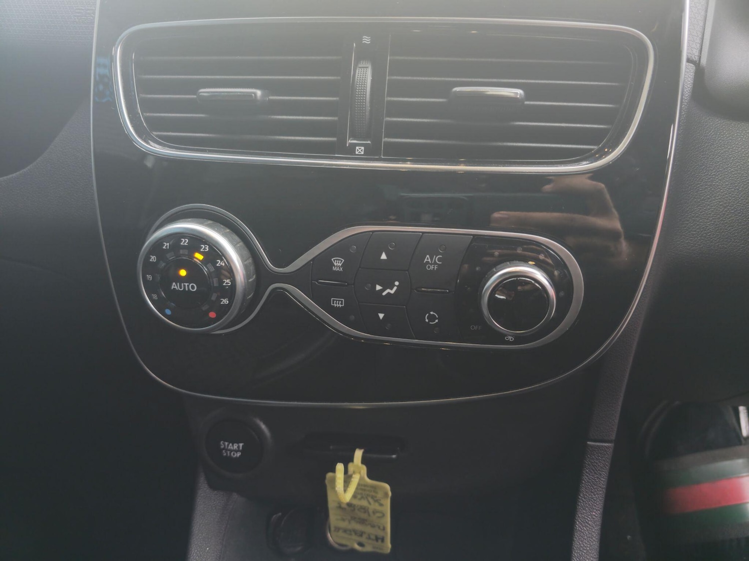 Used Renault Clio 2019 for sale - 76689405: Photo 17