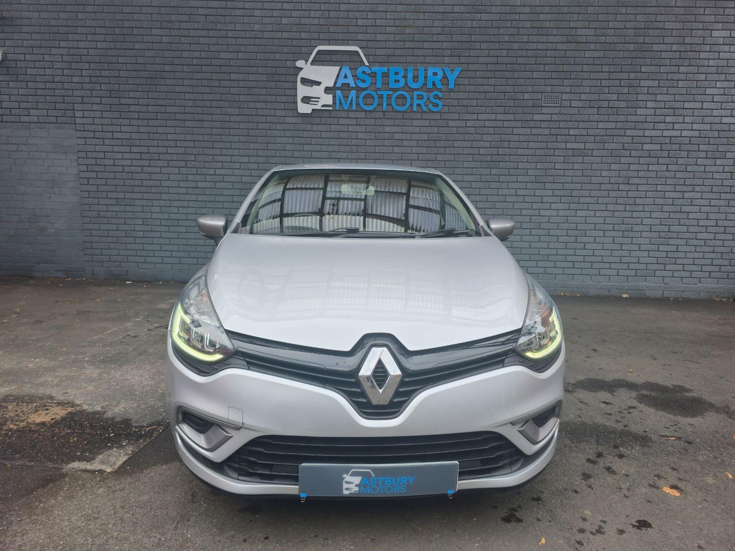 Used Renault Clio 2019 for sale - 76689405: Photo 2