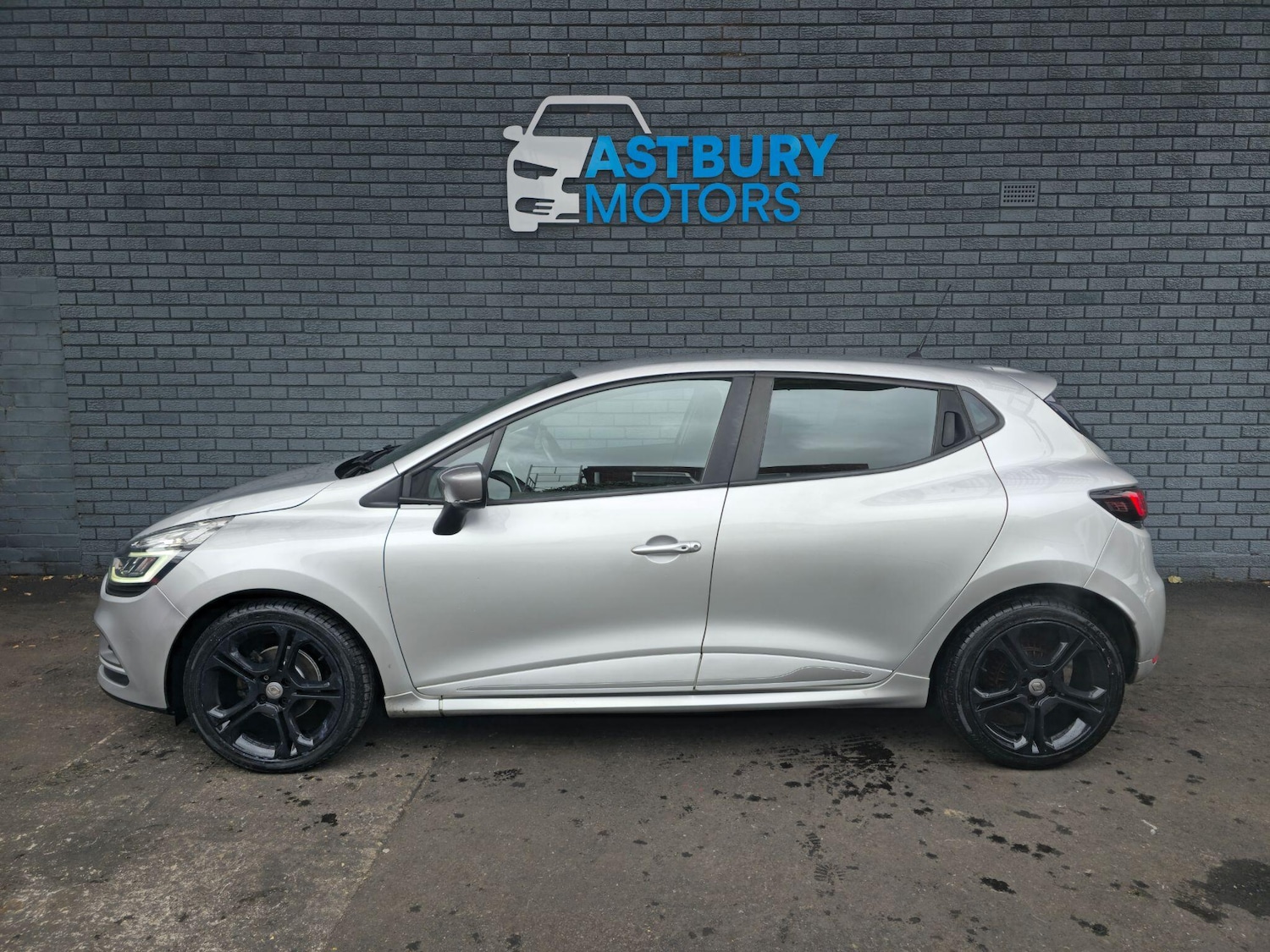 Used Renault Clio 2019 for sale - 76689405: Photo 4