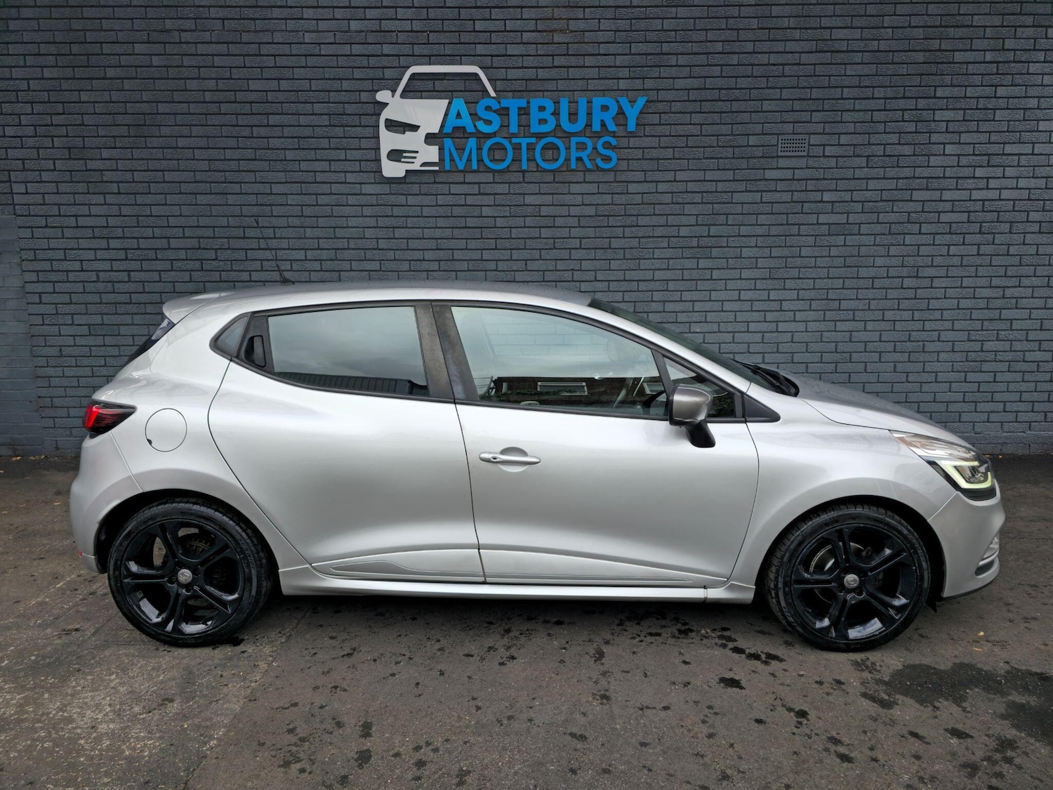 Used Renault Clio 2019 for sale - 76689405: Photo 8