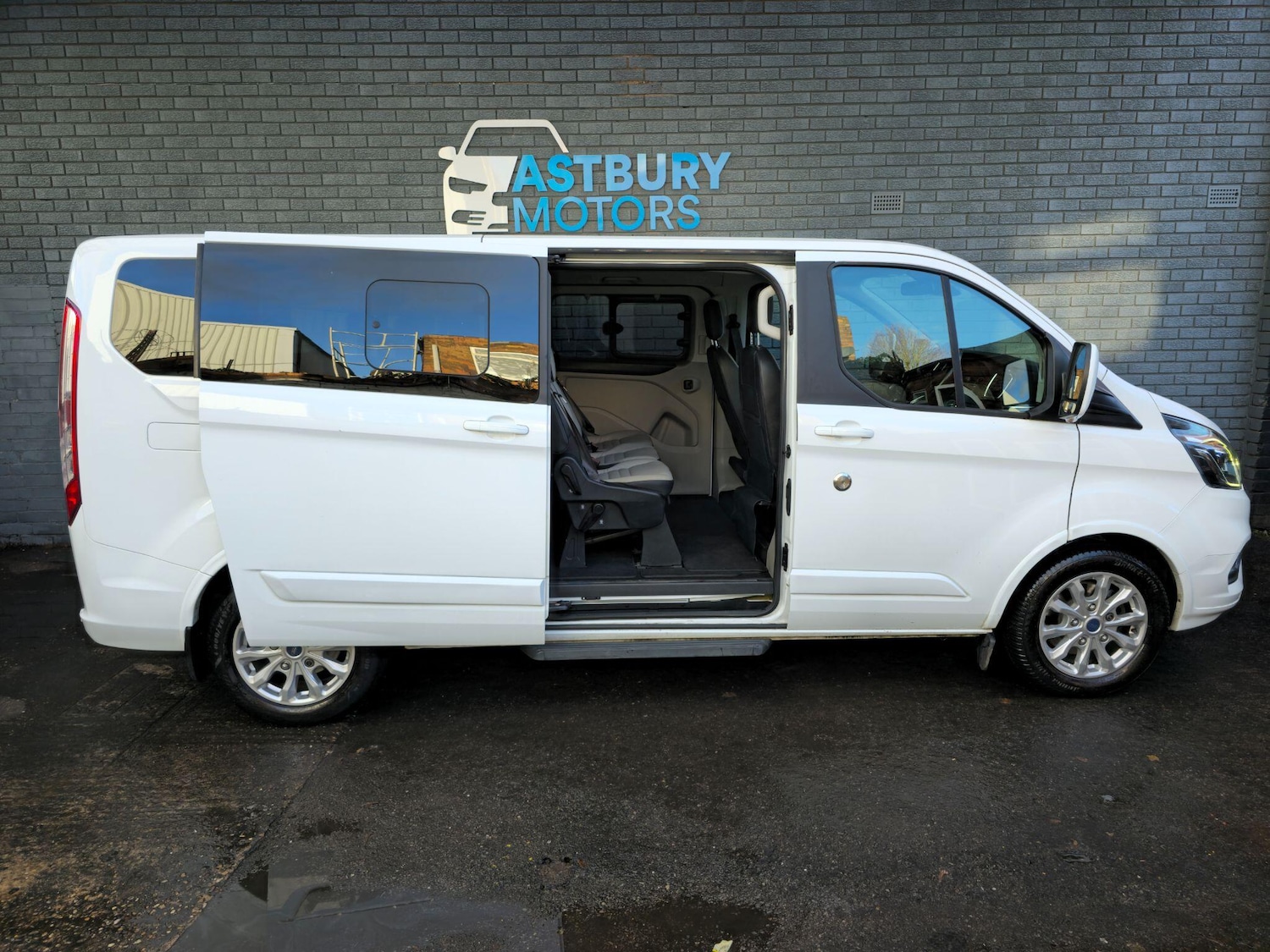 Used Ford Tourneo Custom 2019 for sale - 76752913: Photo 10