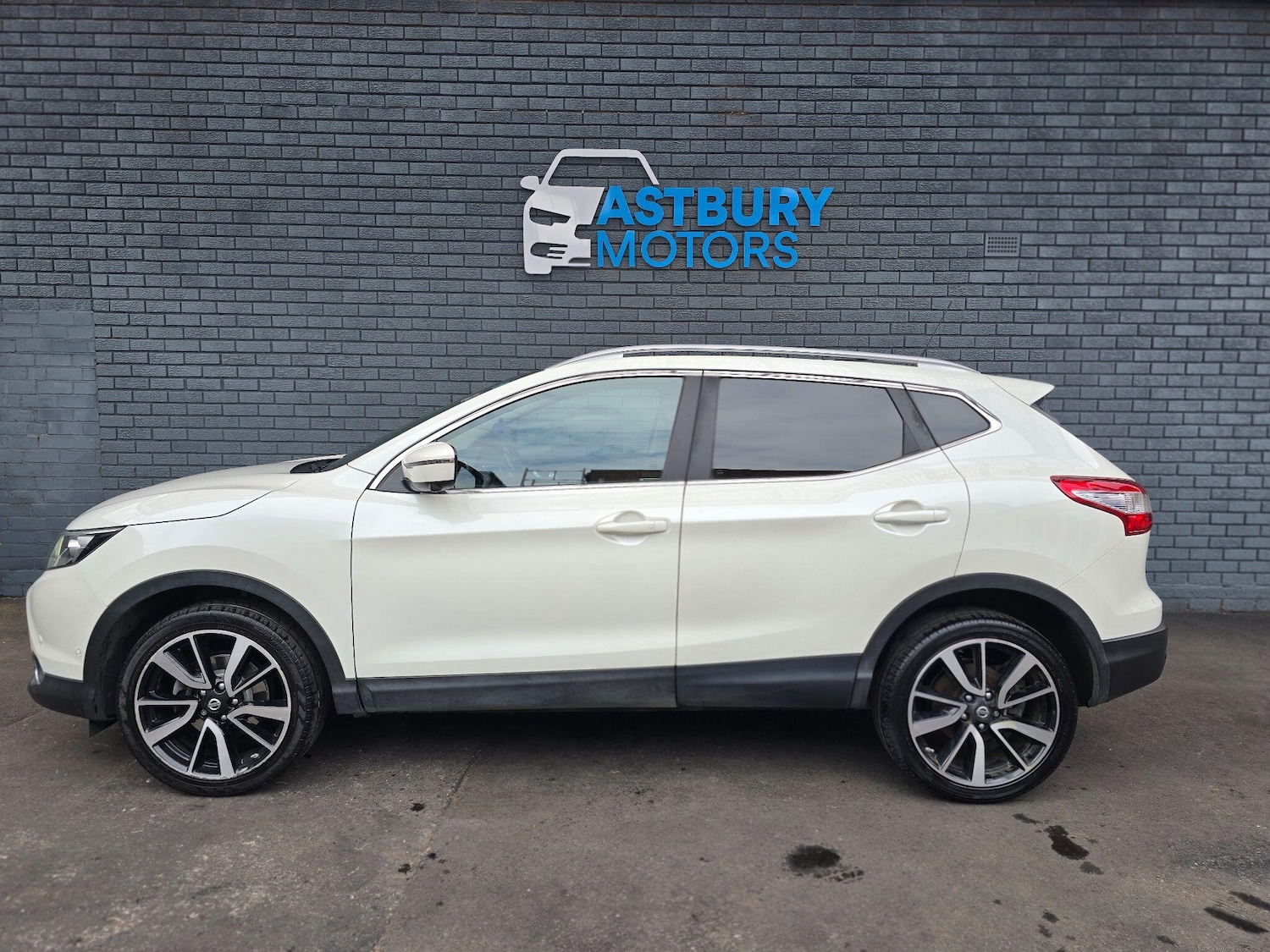 Used Nissan Qashqai 2015 for sale - 76689442: Photo 4