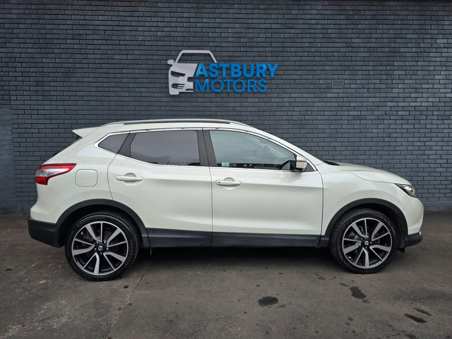 Used Nissan Qashqai 2015 for sale - 76689442: Photo 8