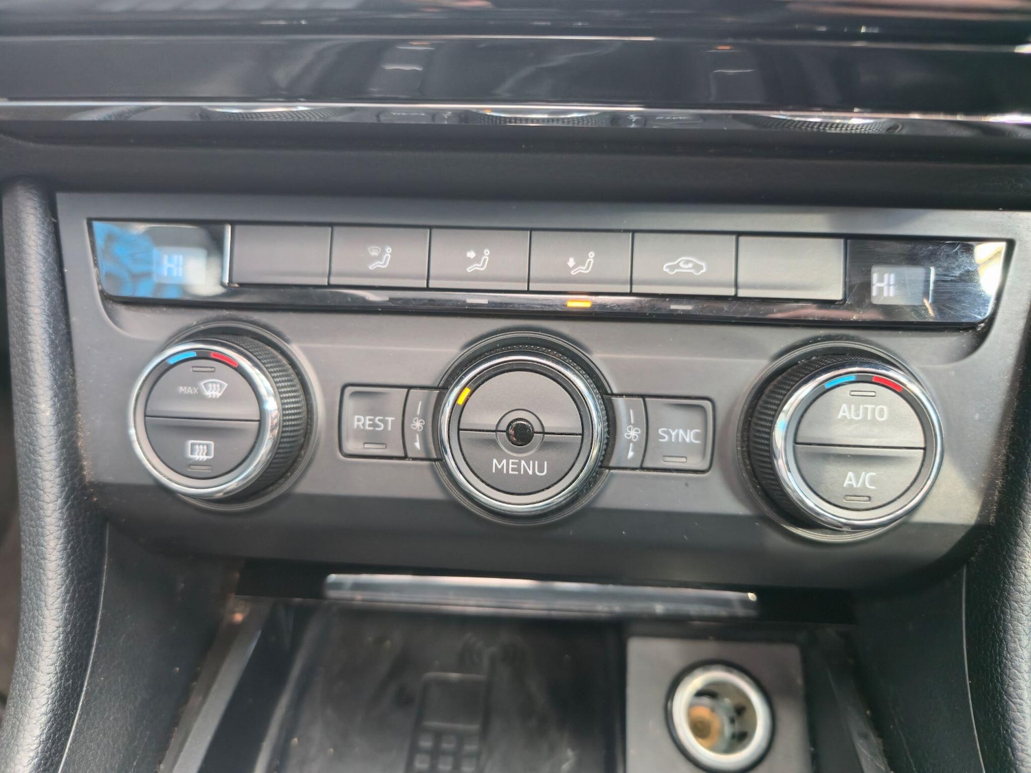 Used Skoda Superb 2015 for sale - 78170736: Photo 23