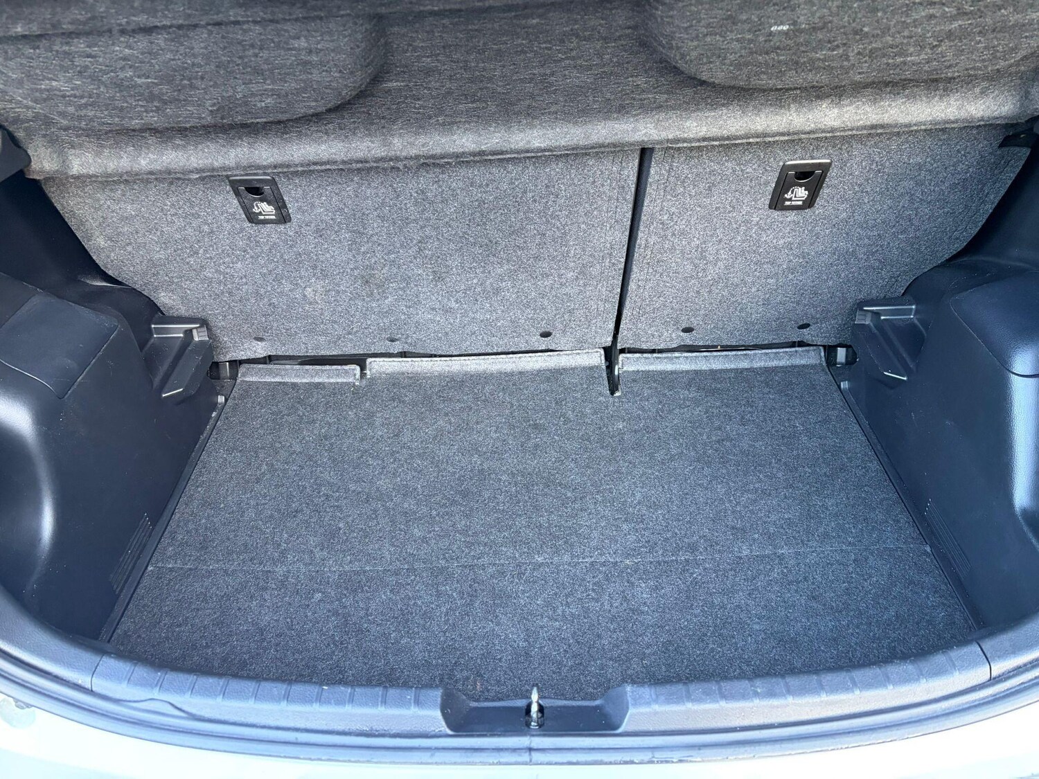 Used Toyota Yaris 2019 for sale - 77376411: Photo 20