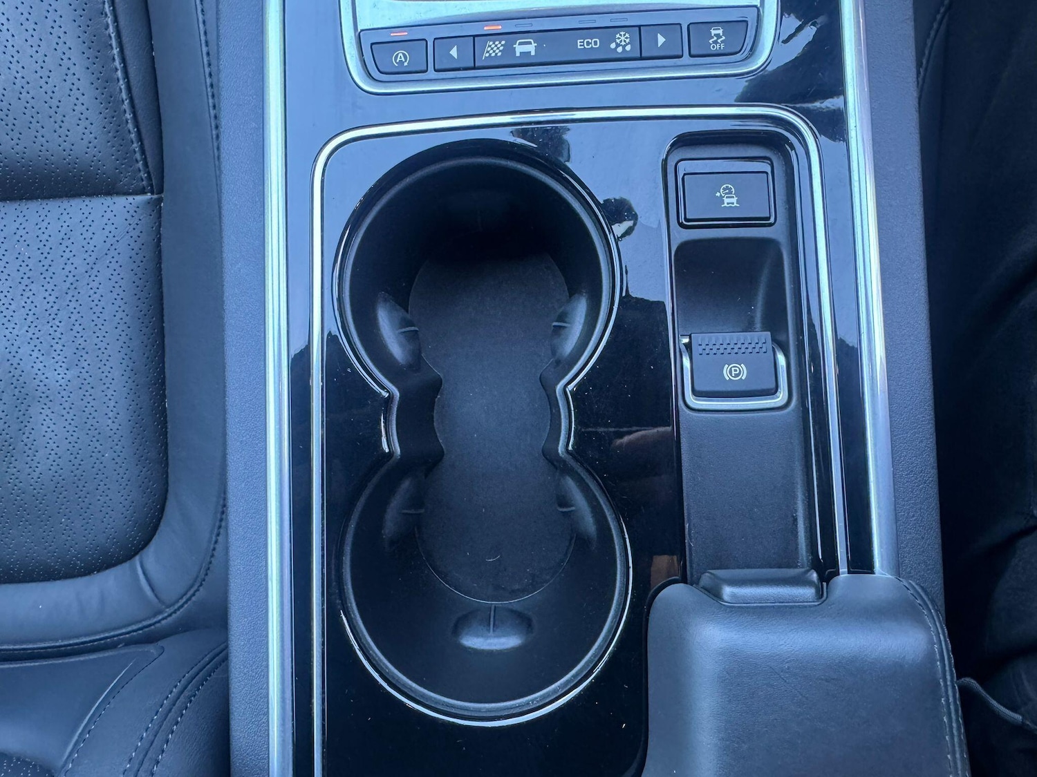 Used Jaguar XE 2016 for sale - 78185186: Photo 25