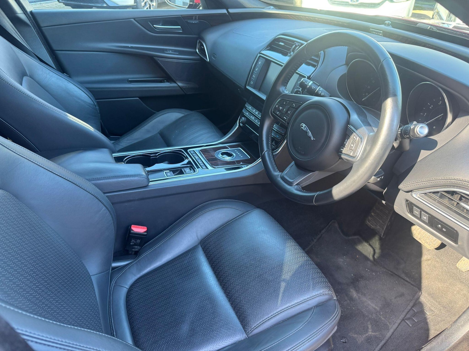 Used Jaguar XE 2016 for sale - 78185186: Photo 9