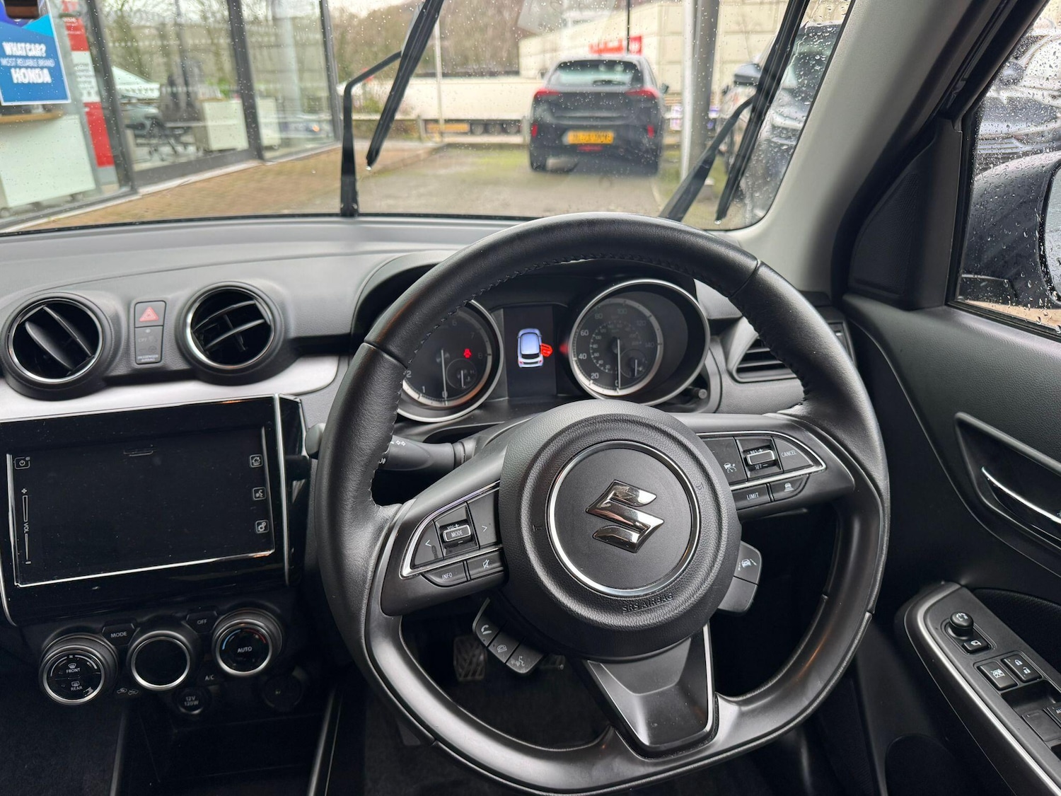 Used Suzuki Swift 2023 for sale - 76976896: Photo 27