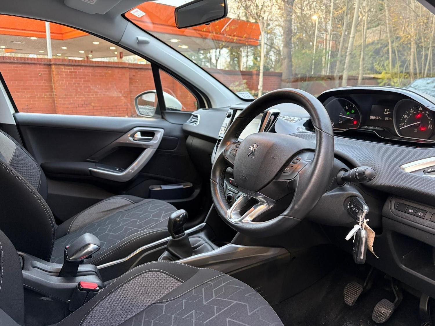 Used Peugeot 2008 2017 for sale - 76715274: Photo 10