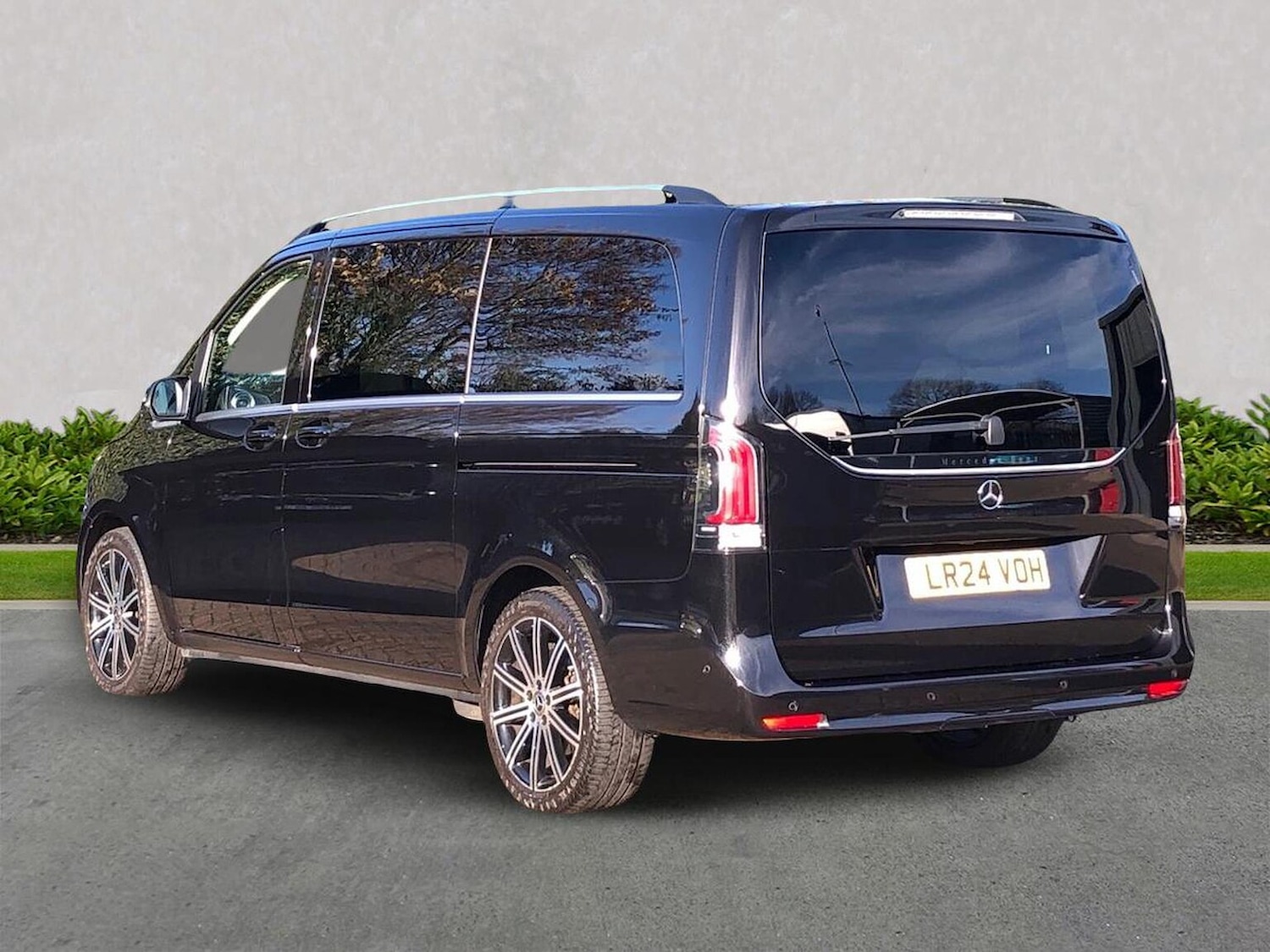 Used Mercedes-Benz V-Class 2024 for sale - 76837184: Photo 2