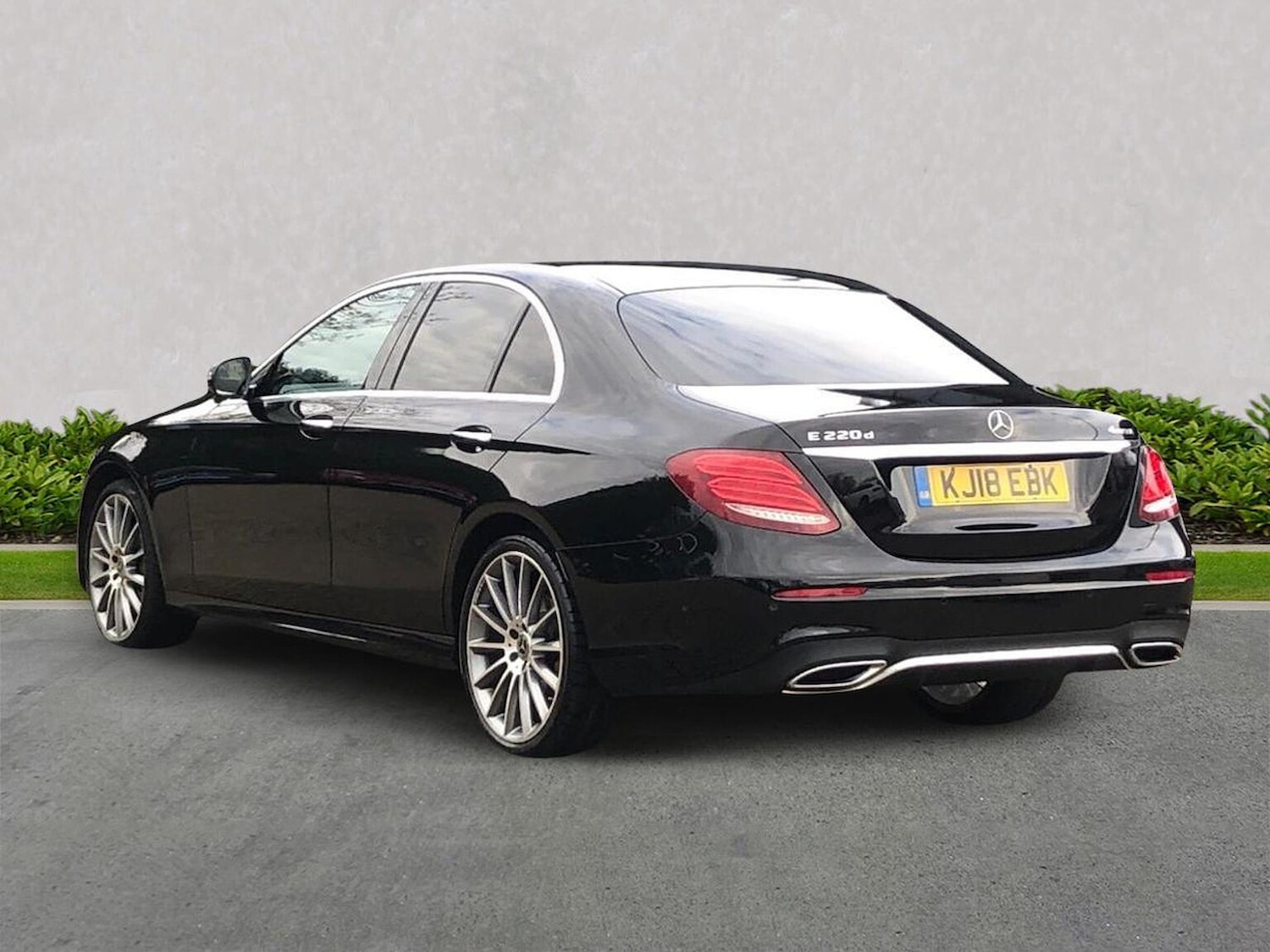 Used Mercedes-Benz E Class 2018 for sale - 76478188: Photo 2