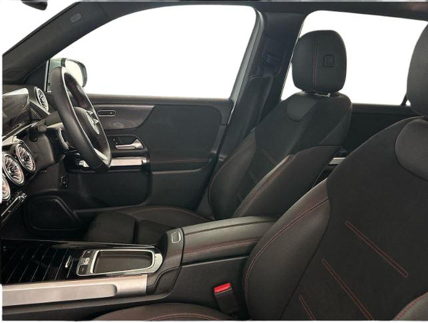 Used Mercedes-Benz GLB 2024 for sale - 76471027: Photo 4