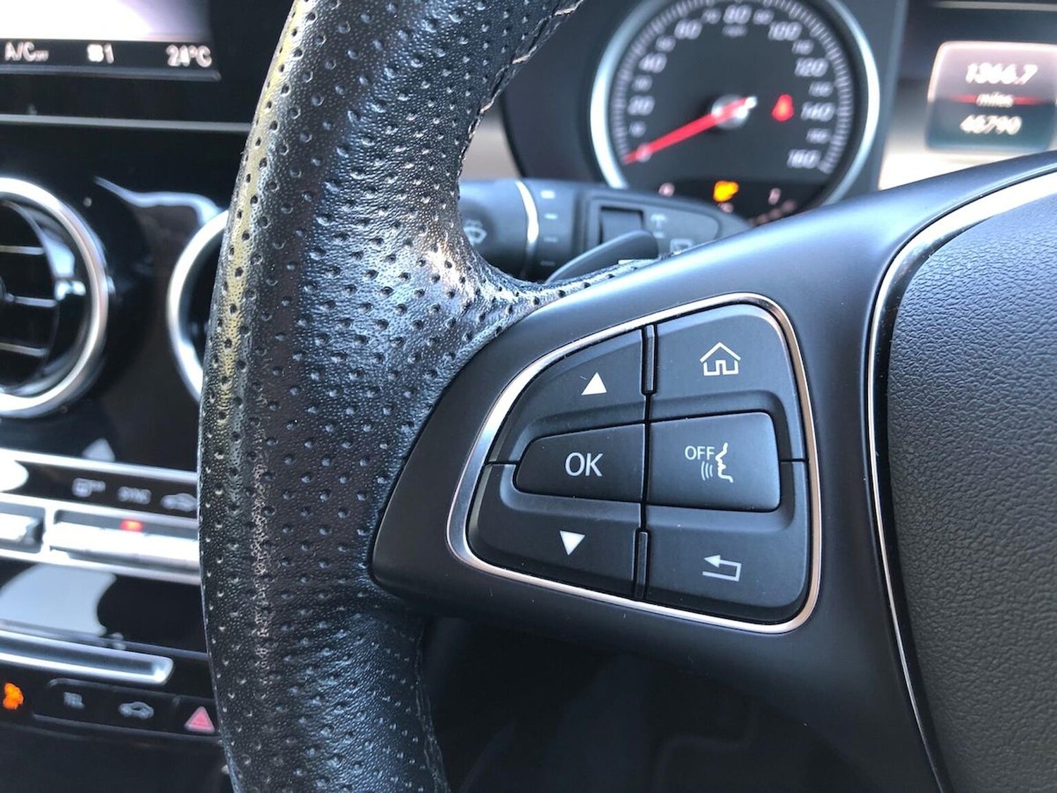 Used Mercedes-Benz GLC 2018 for sale - 76194455: Photo 26