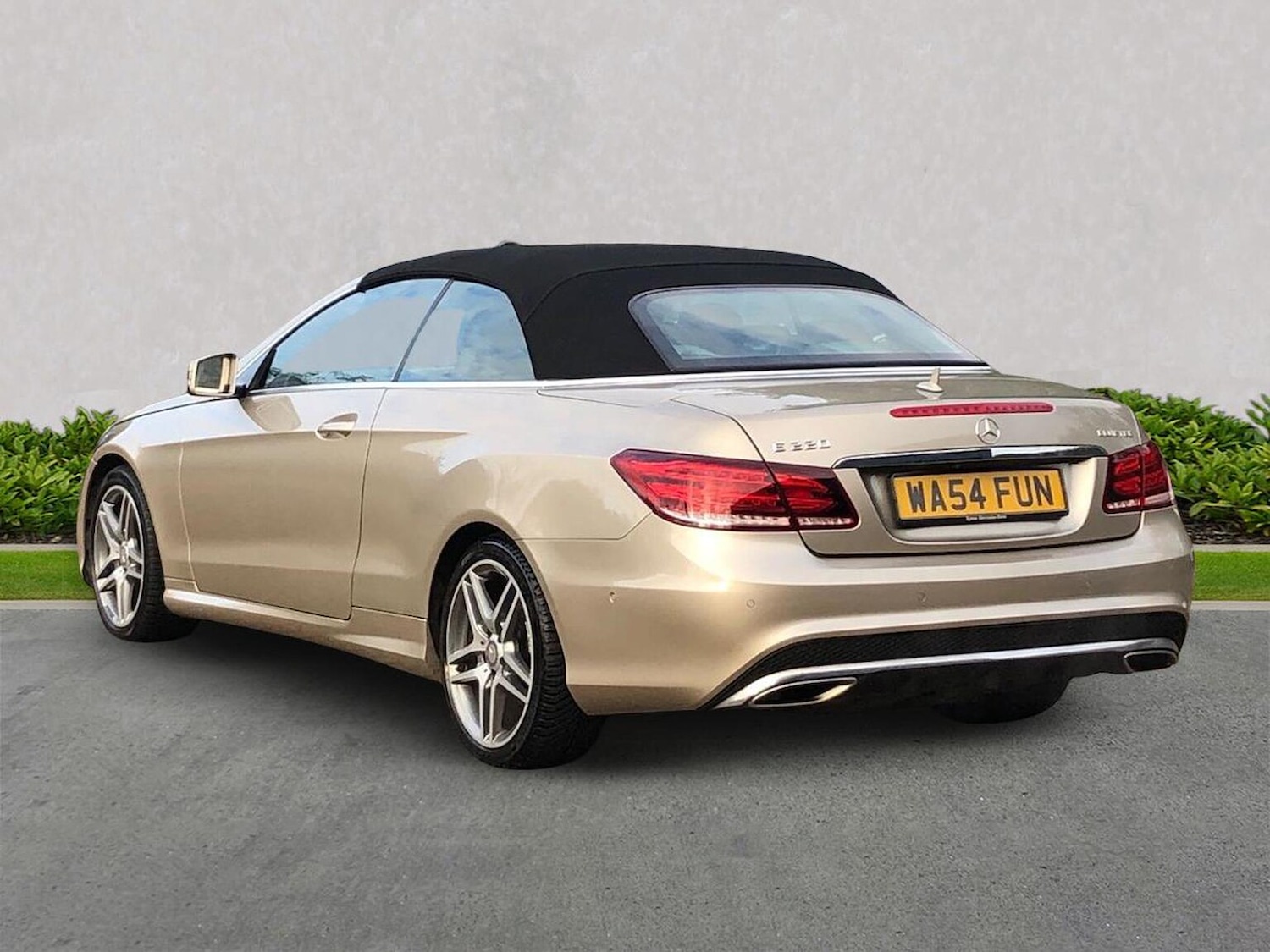 Used Mercedes-Benz E Class 2016 for sale - 76369172: Photo 2