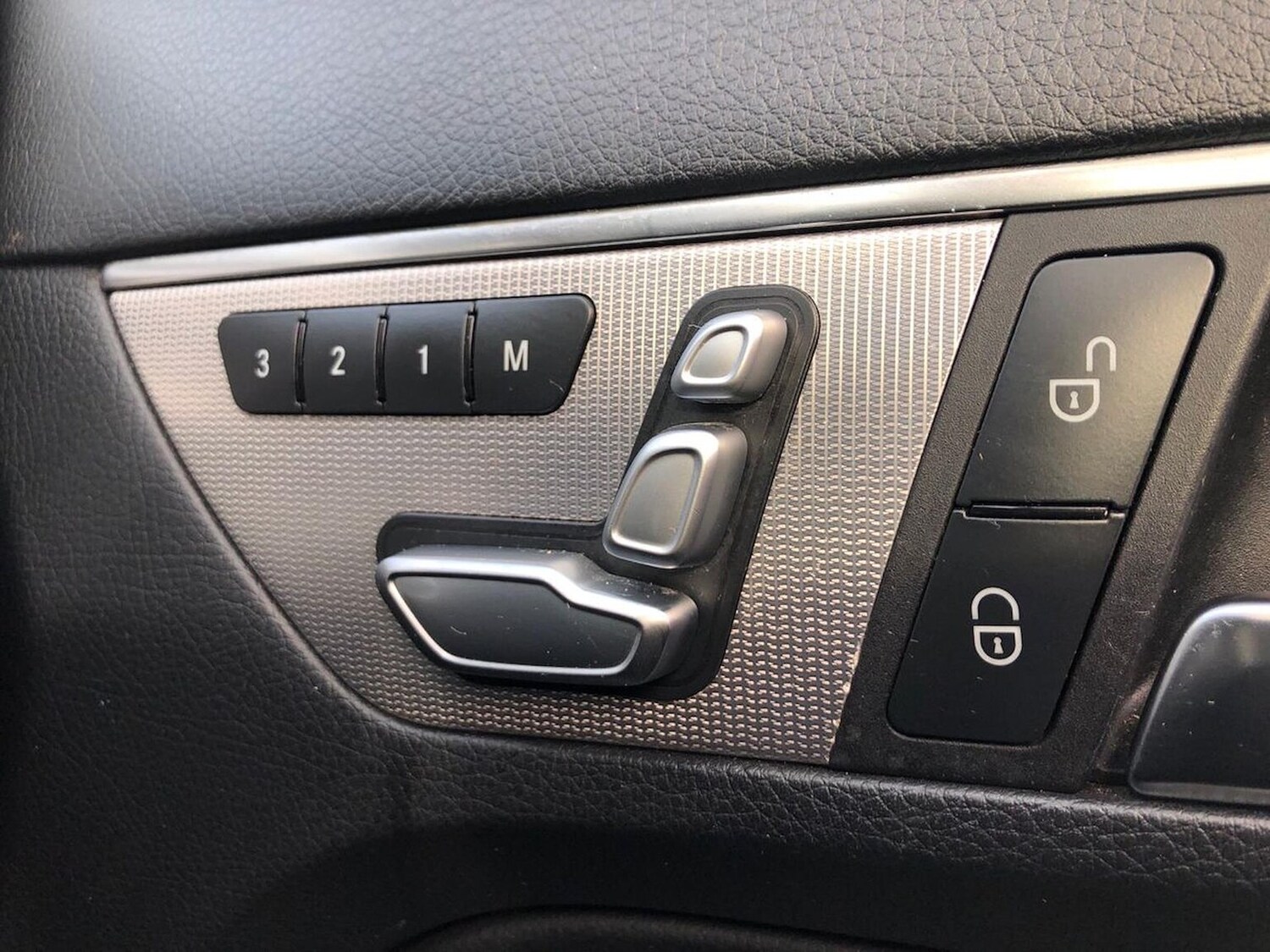 Used Mercedes-Benz E Class 2016 for sale - 76369172: Photo 30
