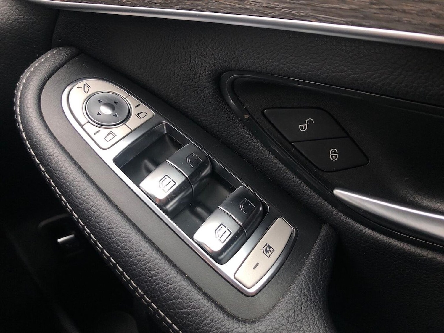 Used Mercedes-Benz GLC 2019 for sale - 76357852: Photo 21