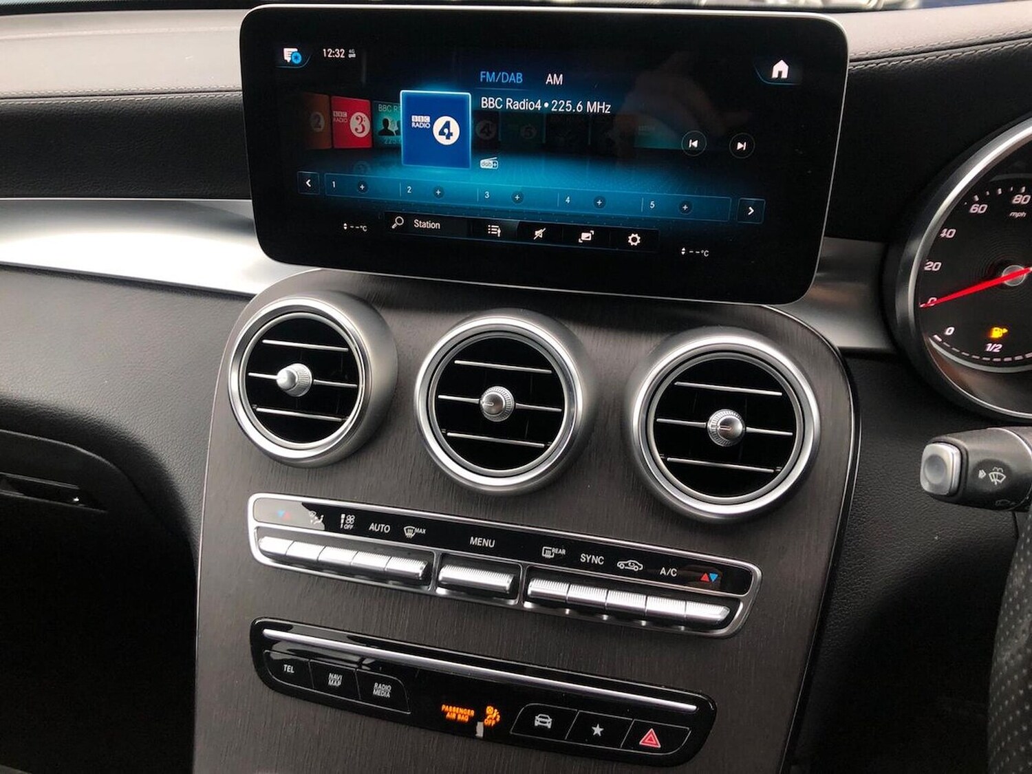 Used Mercedes-Benz GLC 2019 for sale - 76357852: Photo 25