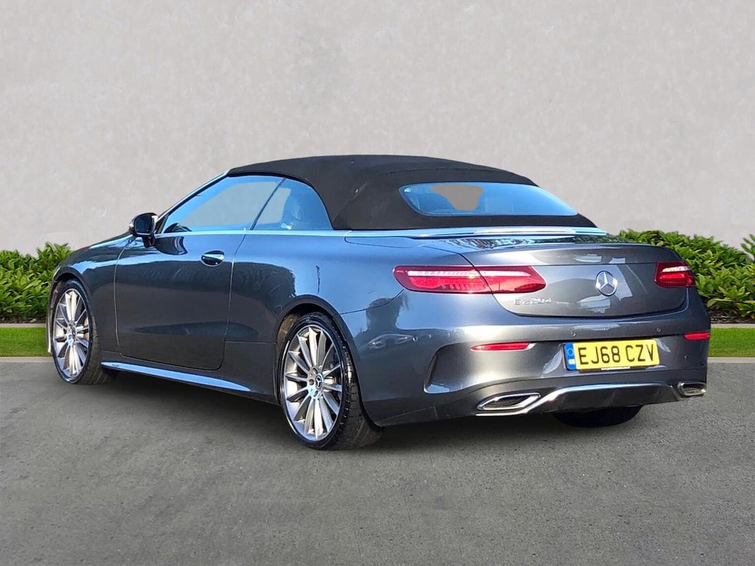 Used Mercedes-Benz E Class 2018 for sale - 76363421: Photo 2
