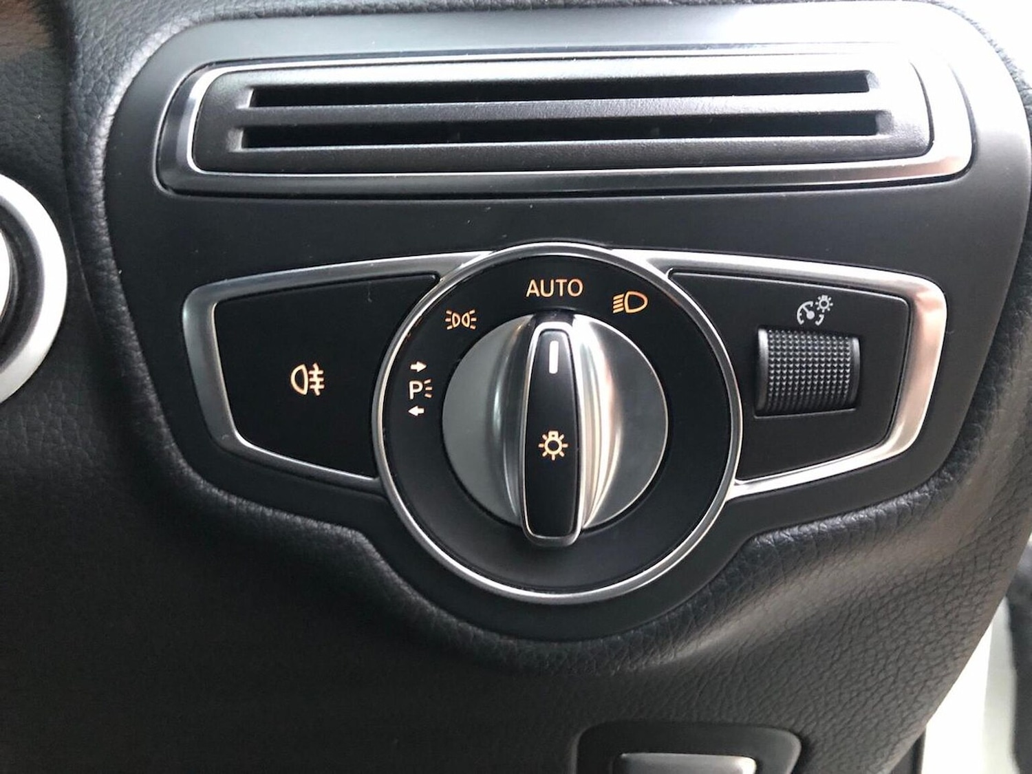 Used Mercedes-Benz GLC 2019 for sale - 76430812: Photo 22