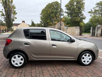 Used Dacia Sandero 2015 for sale - 79738959: Photo