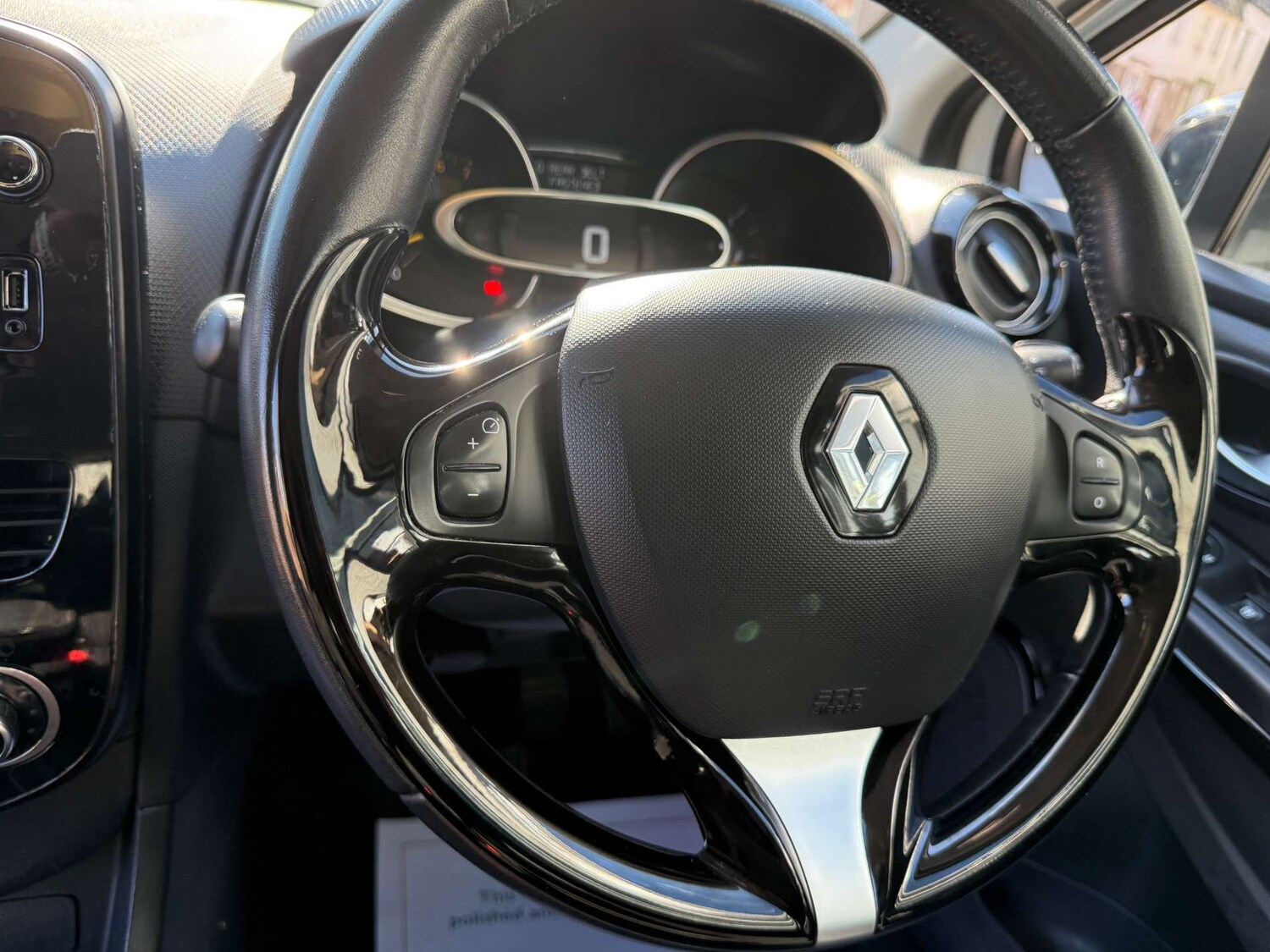 Used Renault Clio 2015 for sale - 78029008: Photo 23